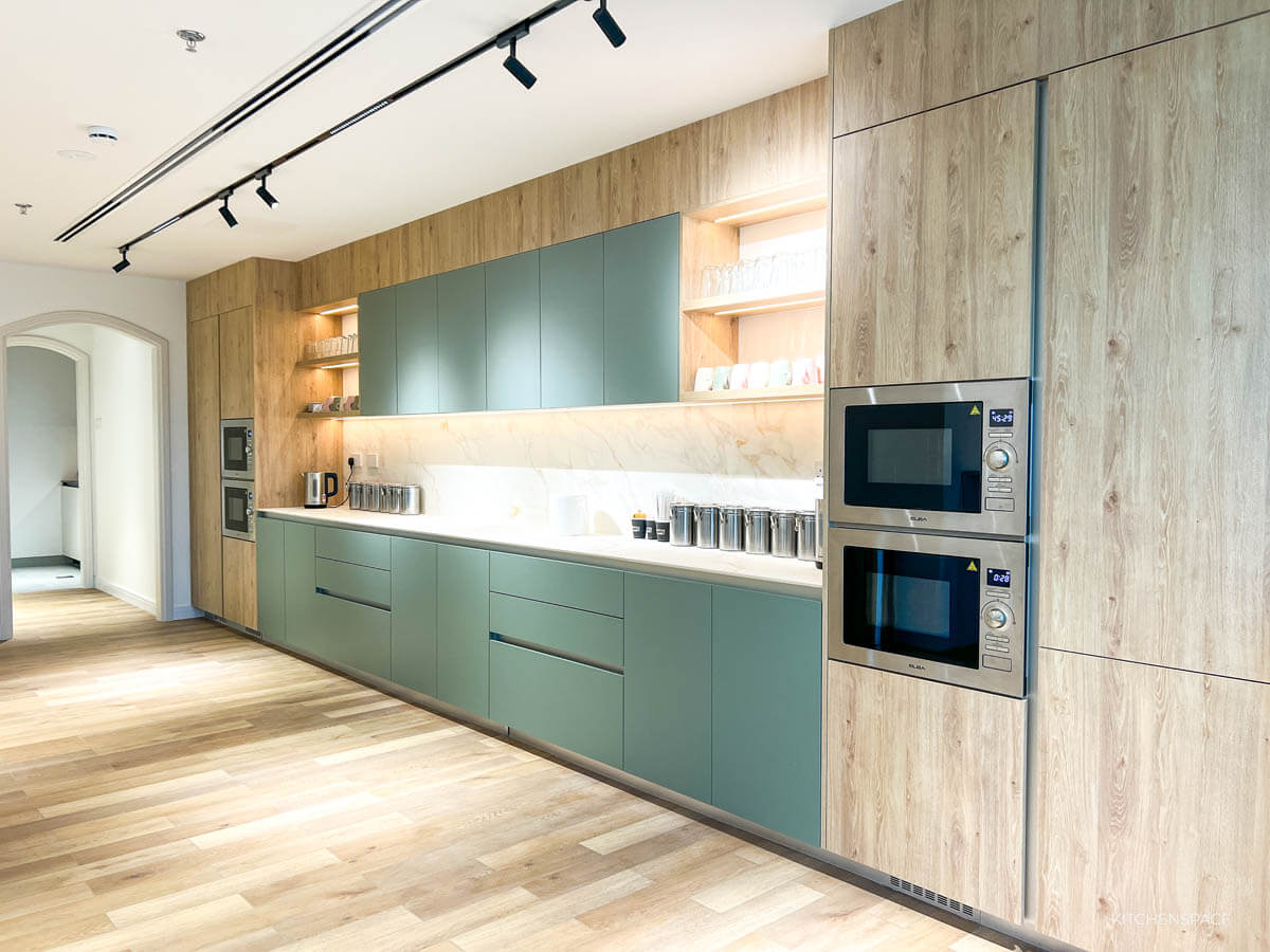 Contemporary Breakout Pantry